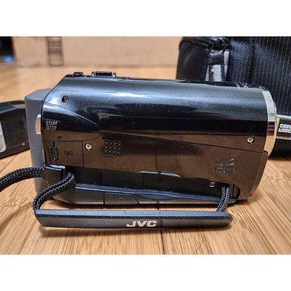JVC GZ-MS130 MS130BU Digital Camcorder Video Camera Tested Working + Accessories - Picture 2 of 12